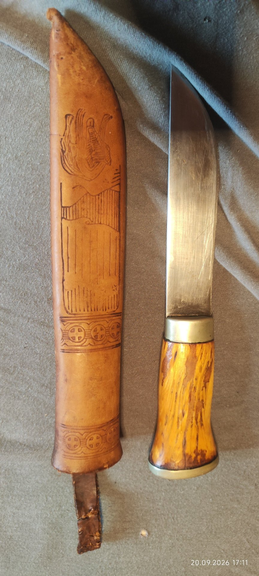 Traditionelles skandinavisches Jagdmesser / Outdoormesser (Puukko / Leuku) – Handarbeit mit verziert – Bild 1