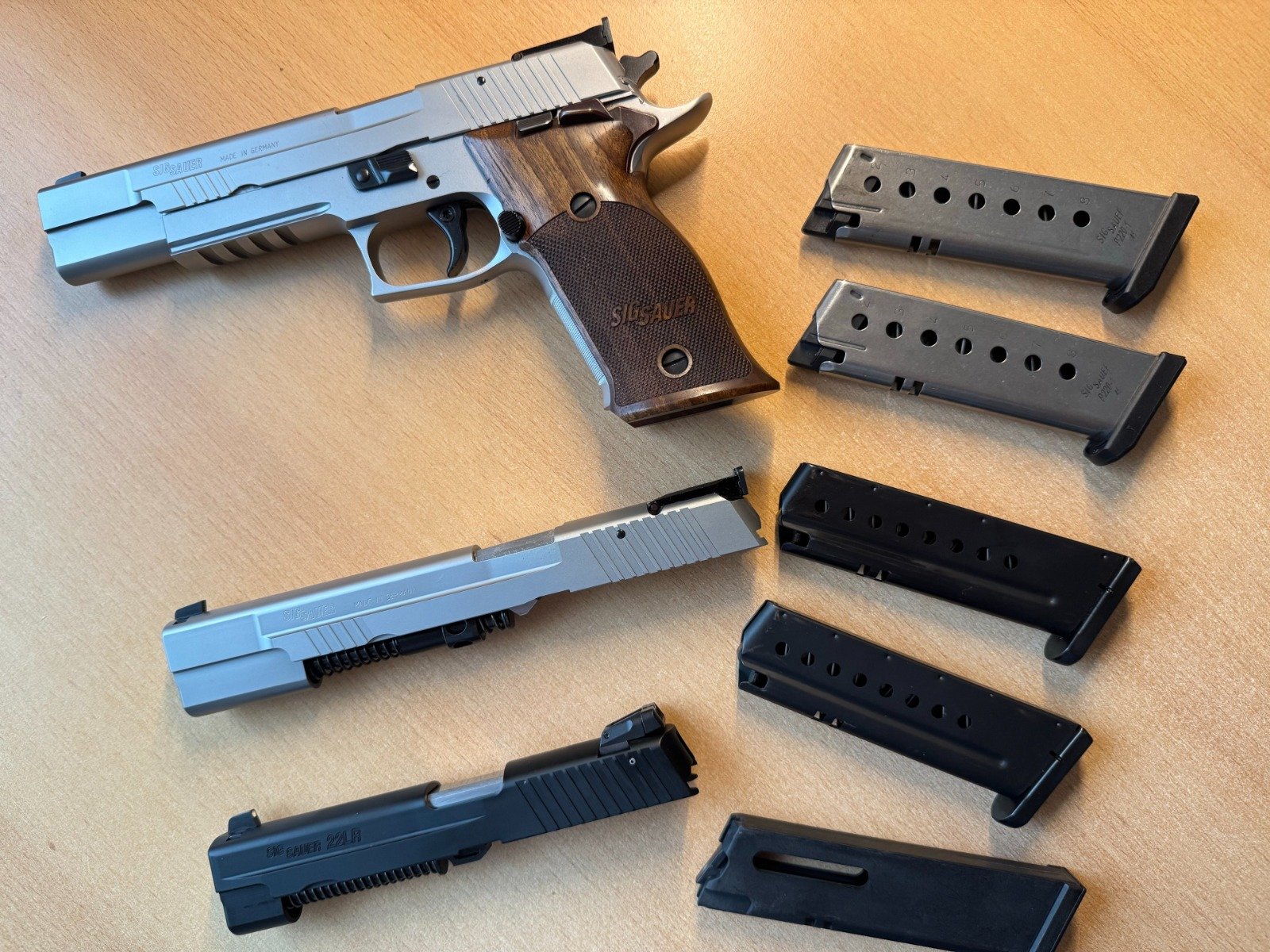 SIG Sauer P 220 X-Six mit zusätzlich 2 Wechslern – Bild 1
