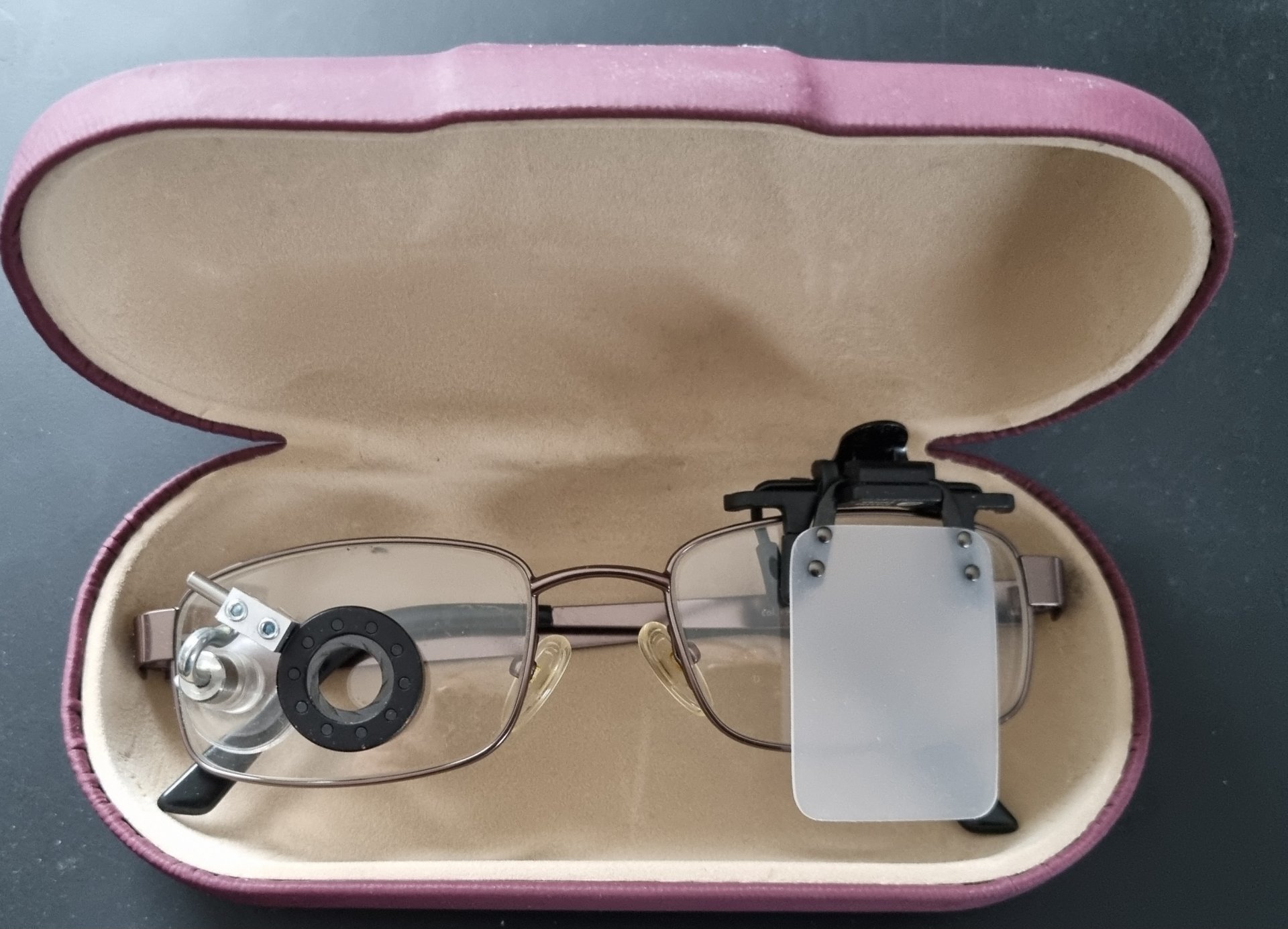 Brille mit Irisblende – immagine 1