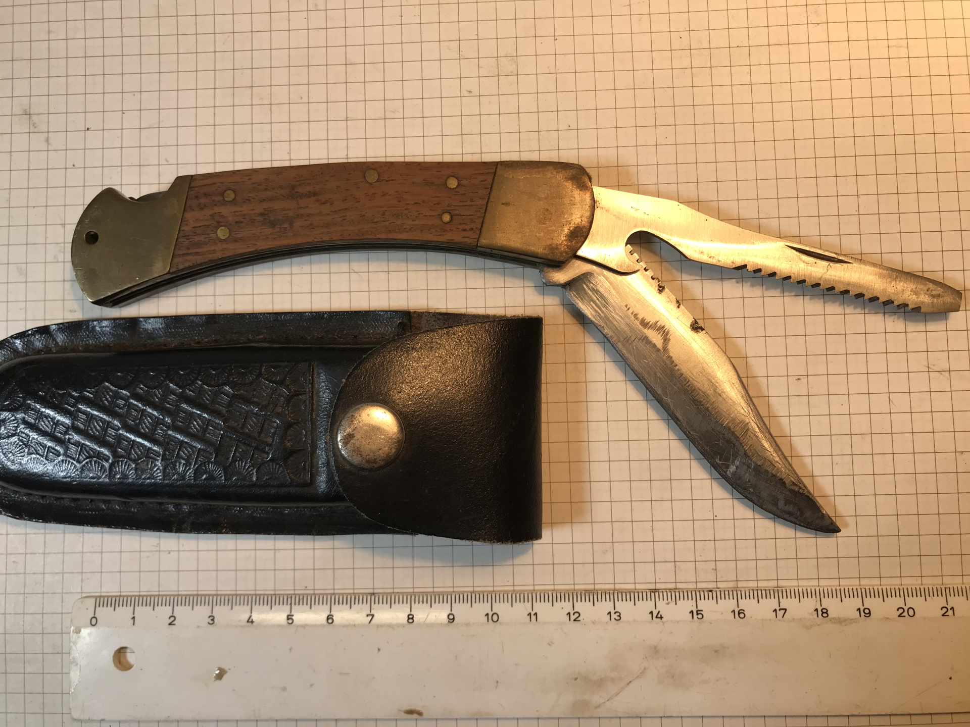 Jagdmesser mit ,,feststehender,,Klinge und Säge – Bild 1