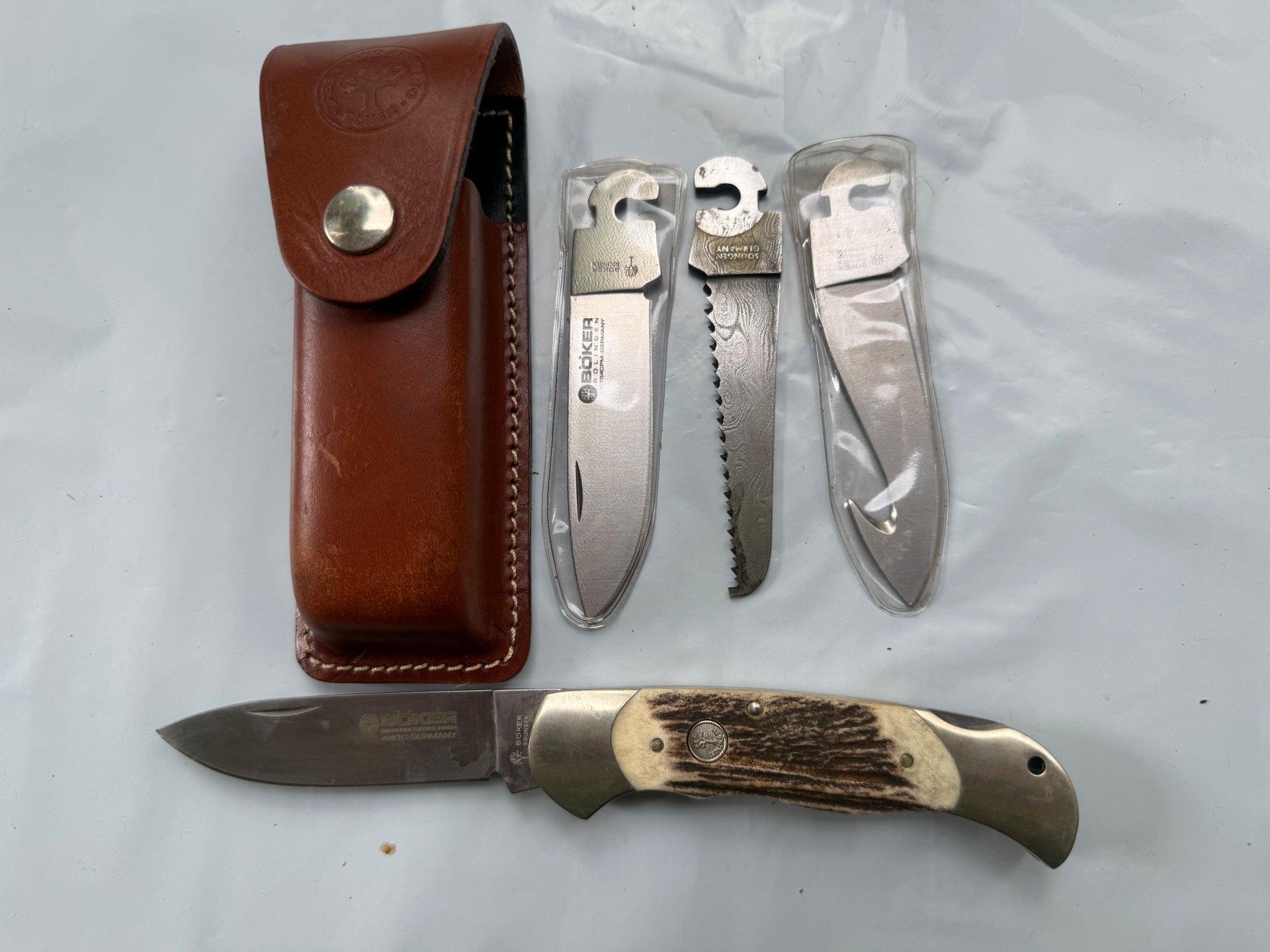 Böker Optima Hirschorn m. 3 Wechselklingen und Ledetui – Bild 1