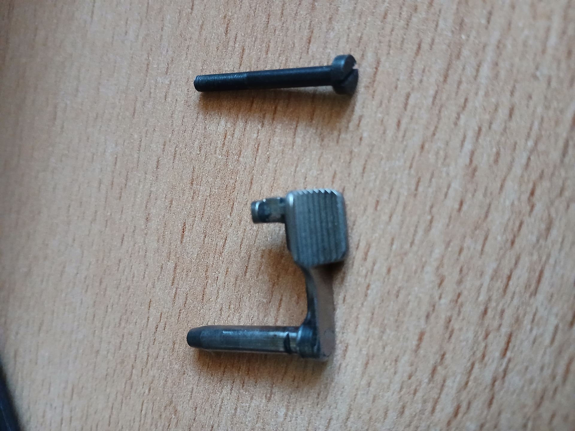 Sig 210 Verschlüßfanghebel+Griffschalenschraube – imagen 1