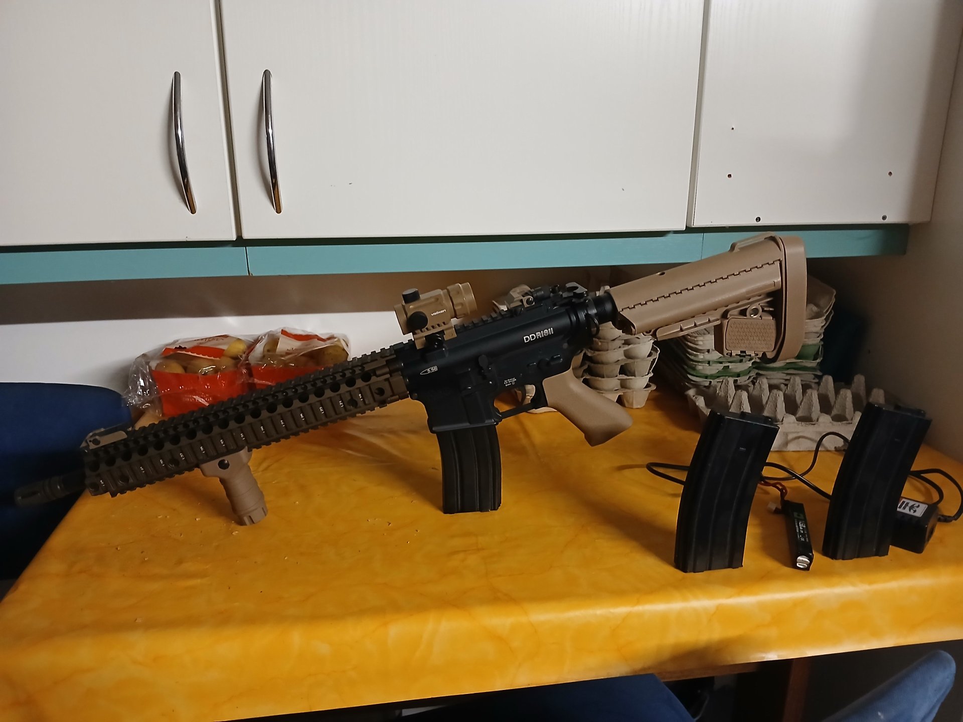 EMG Colt / Daniel Defense MK18 MOD1 Vollmetall S-AEG 6mm BB Dualtone – Bild 1