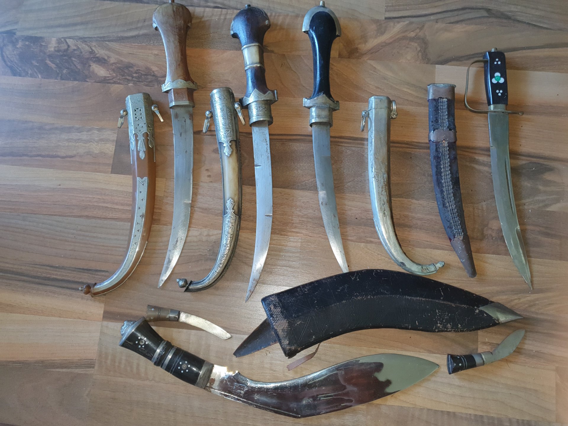 5...Ältere Orient-Krumdolche aus Sammlung – Bild 1