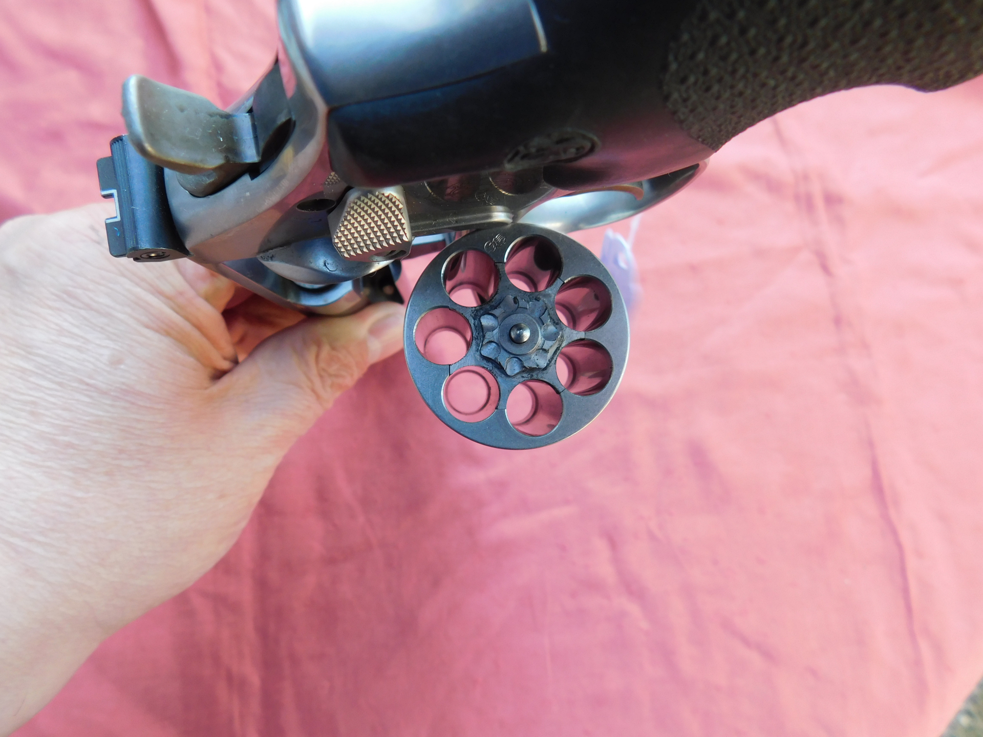S&W Smith & Wesson Mod. 686-6 mit 7 Schuss Trommel, 6 Zoll Kal. 357 Mag. mit Koffer und Zubehör – Bild 4