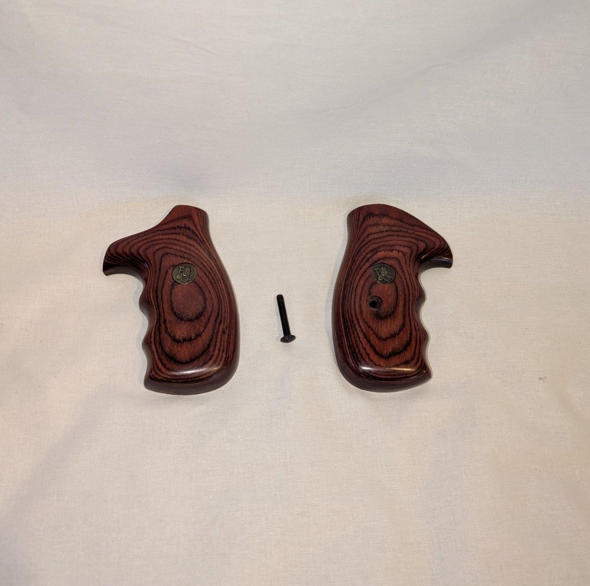 Griffschalen Renegade Rosewood S&W 686 / 586 K/L-RB Pachmayr – Bild 1