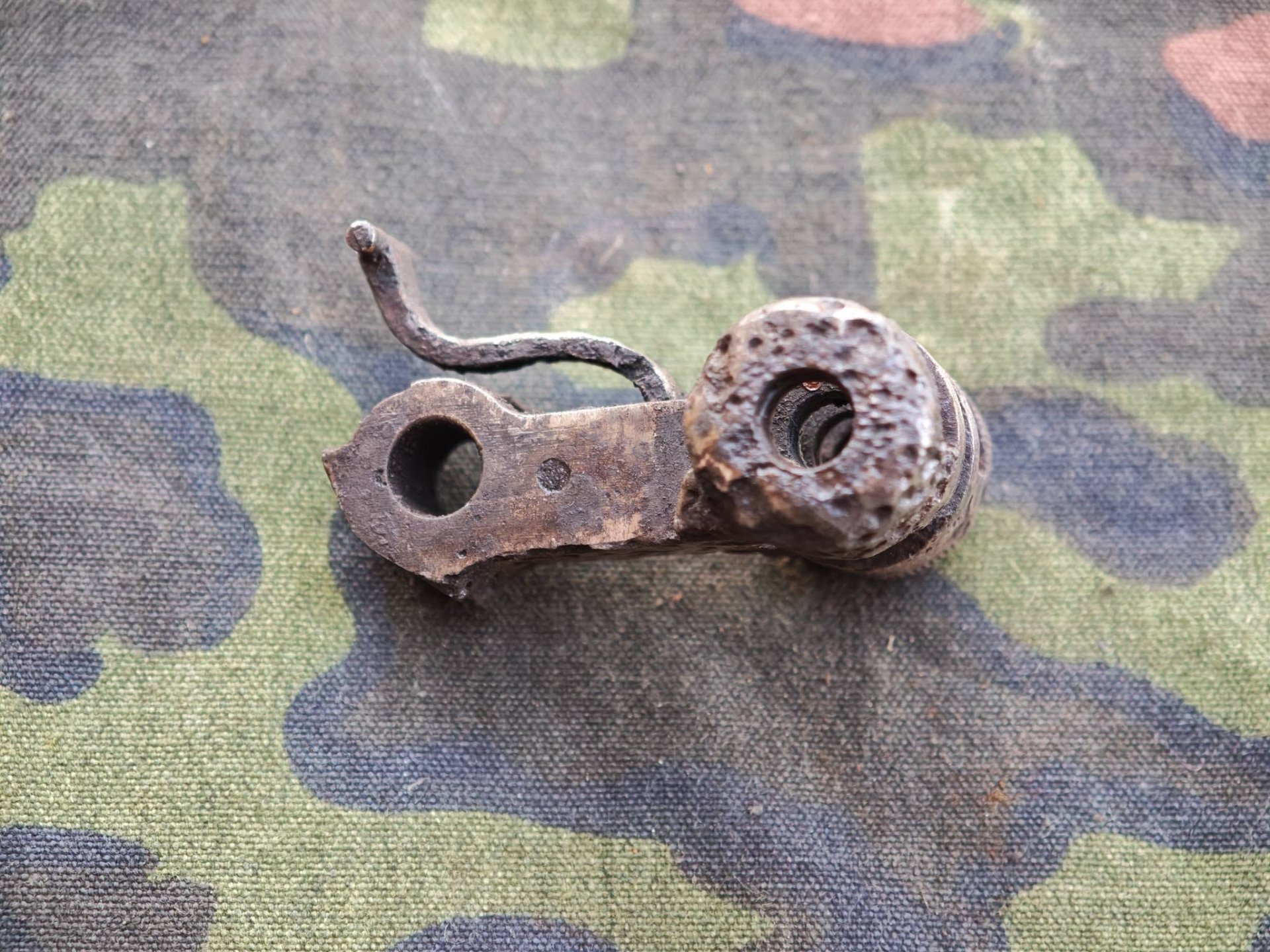 Luger P08 Hinteres Kniegelenk – Bodenfund – Bild 3