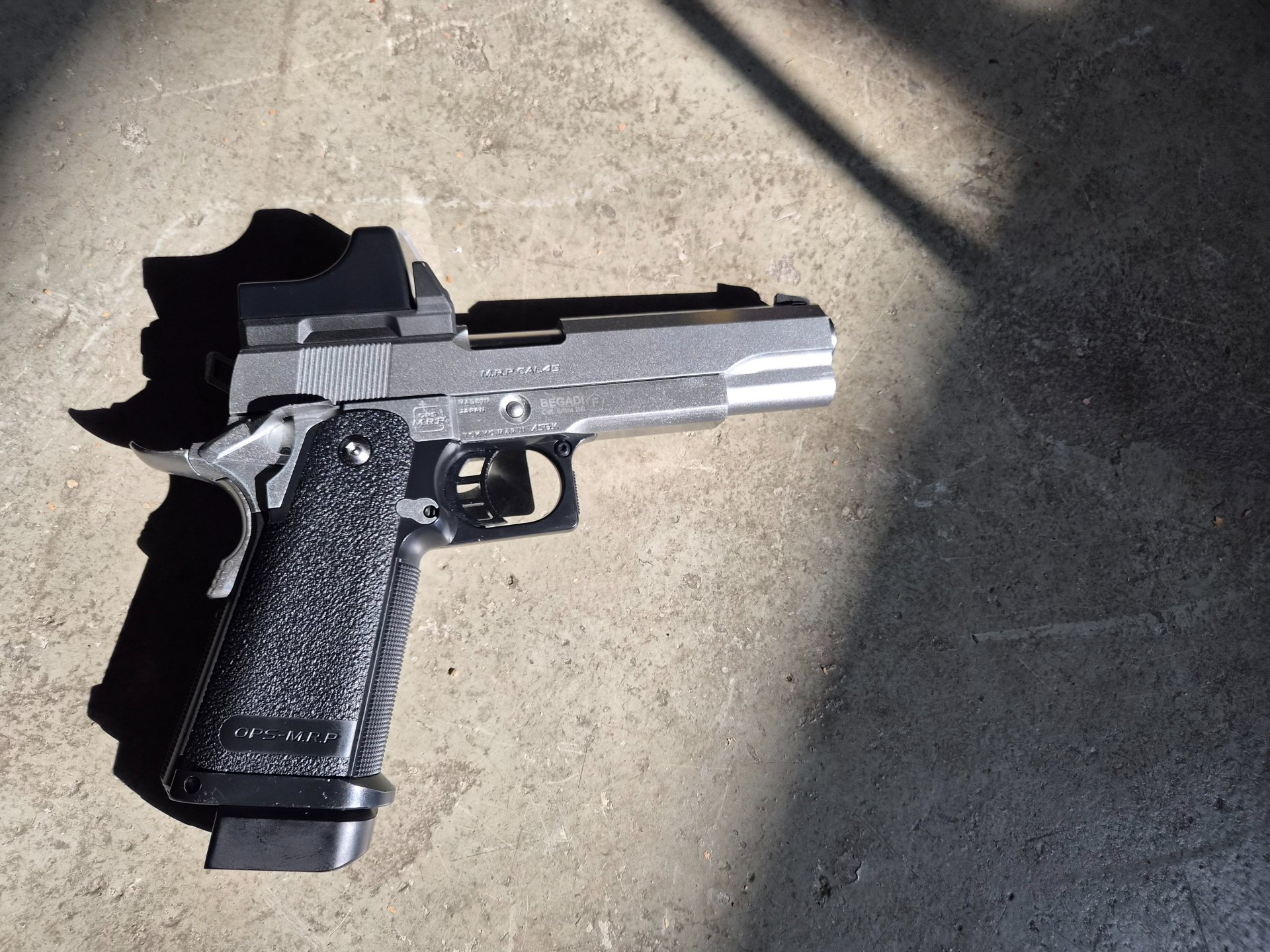 Tokyo Marui Hi-Capa 5.1 Gas-Blow-Back 6mm BB mit Red Dot Stainless-Edition – Bild 5