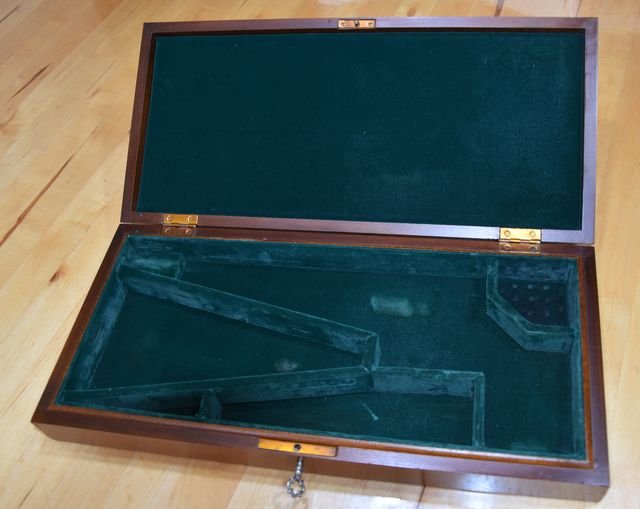 Hochwertige Nussholz-Präsentationsbox für Colt Army 1860 - mit Kugelzange & Pulverflasche – Bild 2