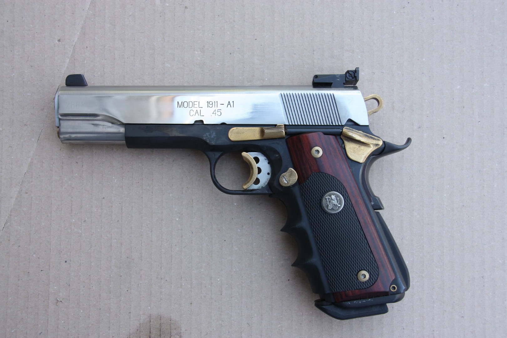 Colt 1911 Springfield Armory Custom duo tone Les Baer Lauf .45 ACP – Bild 2