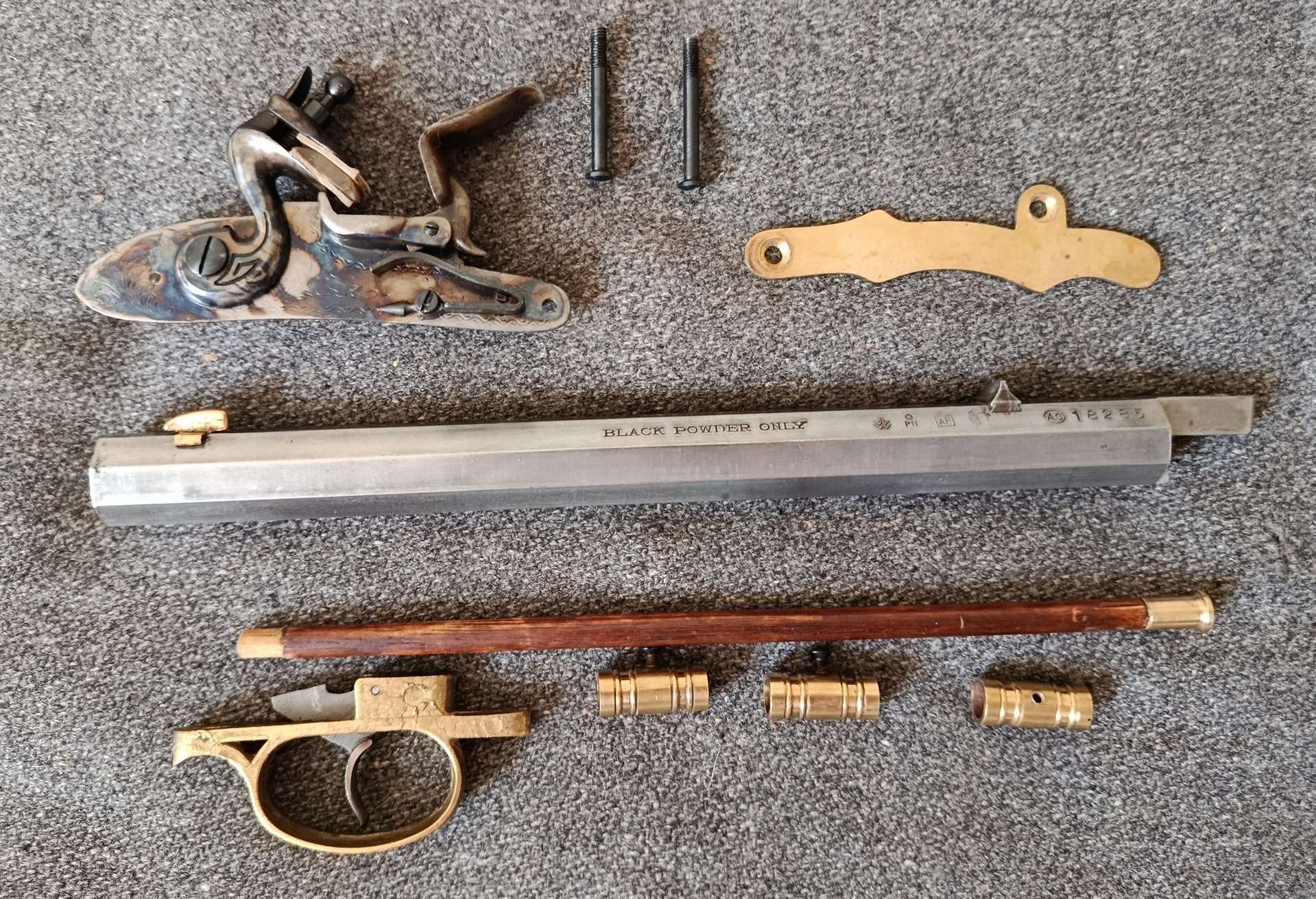 Cal. 45 Investarms Kentuckian Steinschloßpistole Teilesatz Ersatzteile – Bild 2