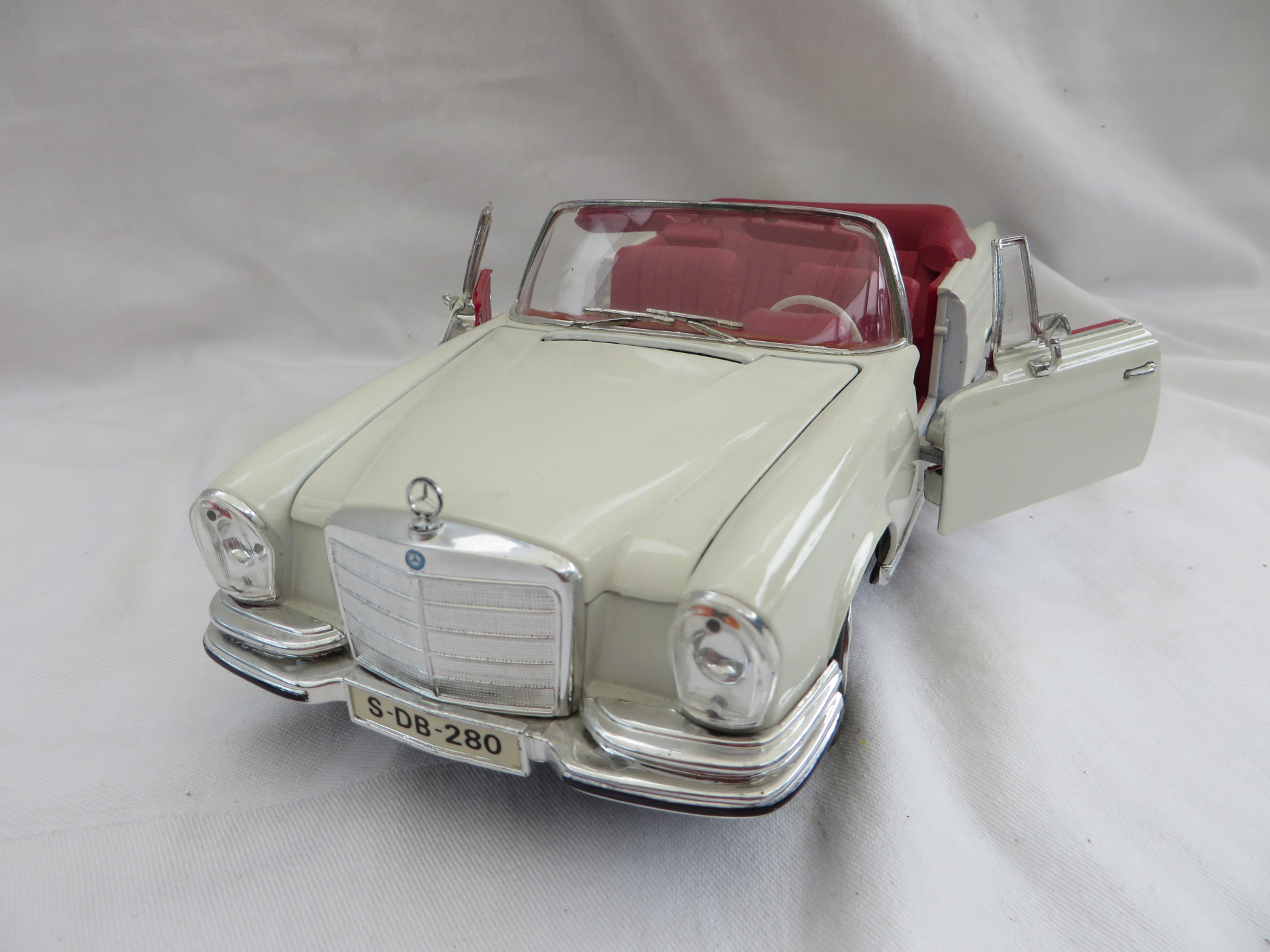 Mercdes 280 SE (1966) – Bild 1