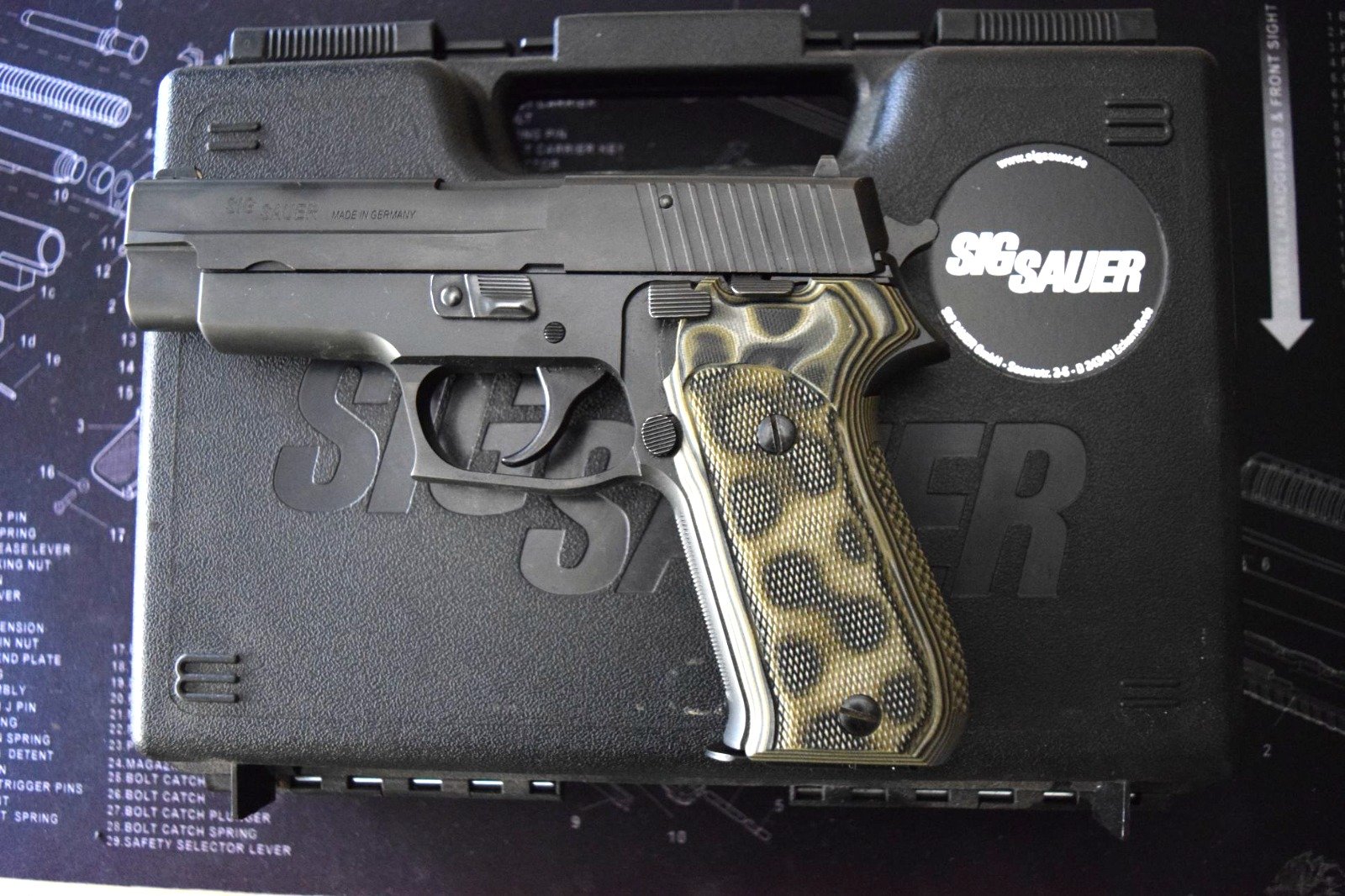 SIG Sauer P 220 45 Auto Stahlausführung – Bild 1