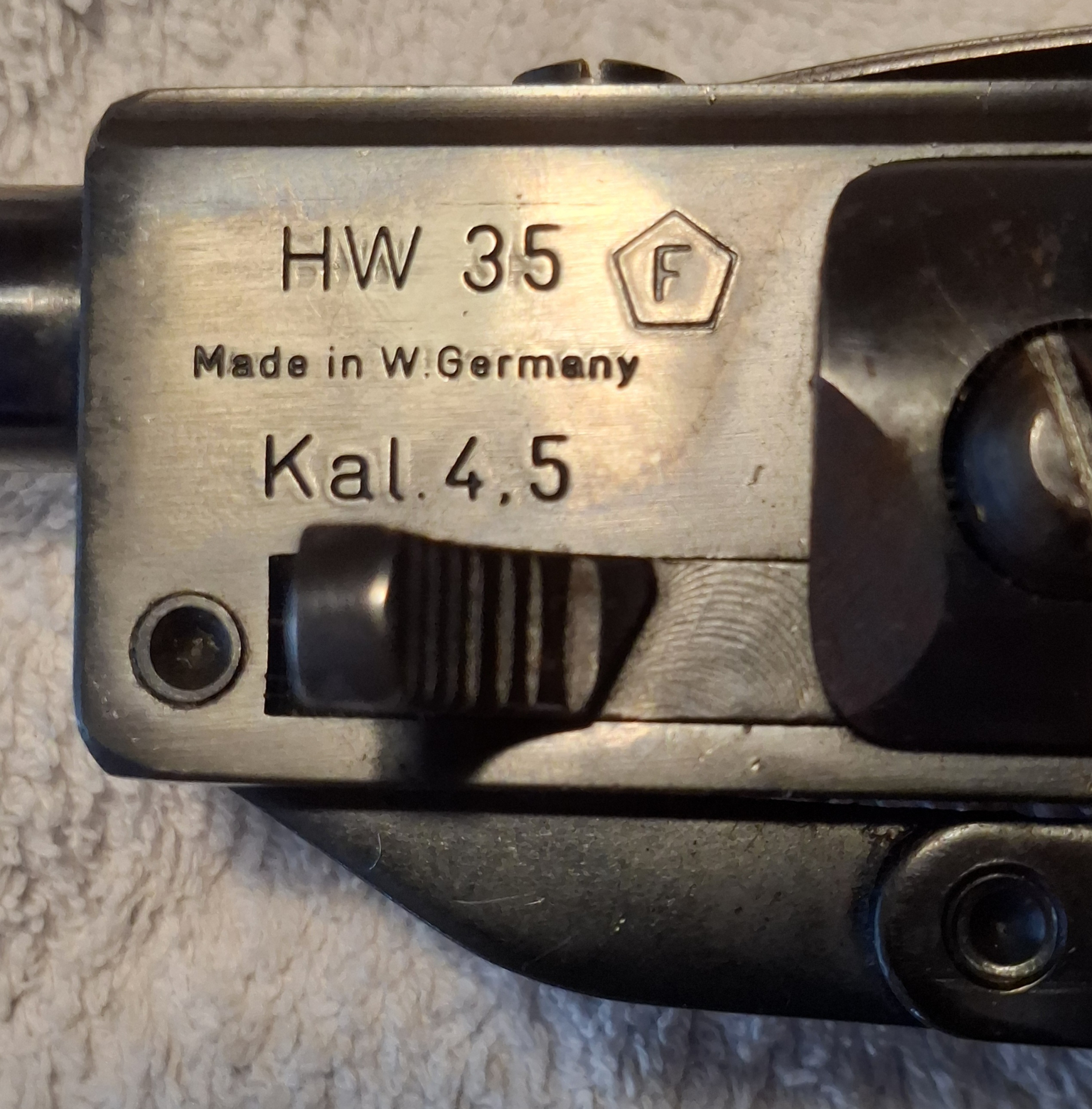 LUFTGEWEHR HW35 MIT ZIELFERNROHR, SCHALLDÄMPFER, MUNITION – Bild 3
