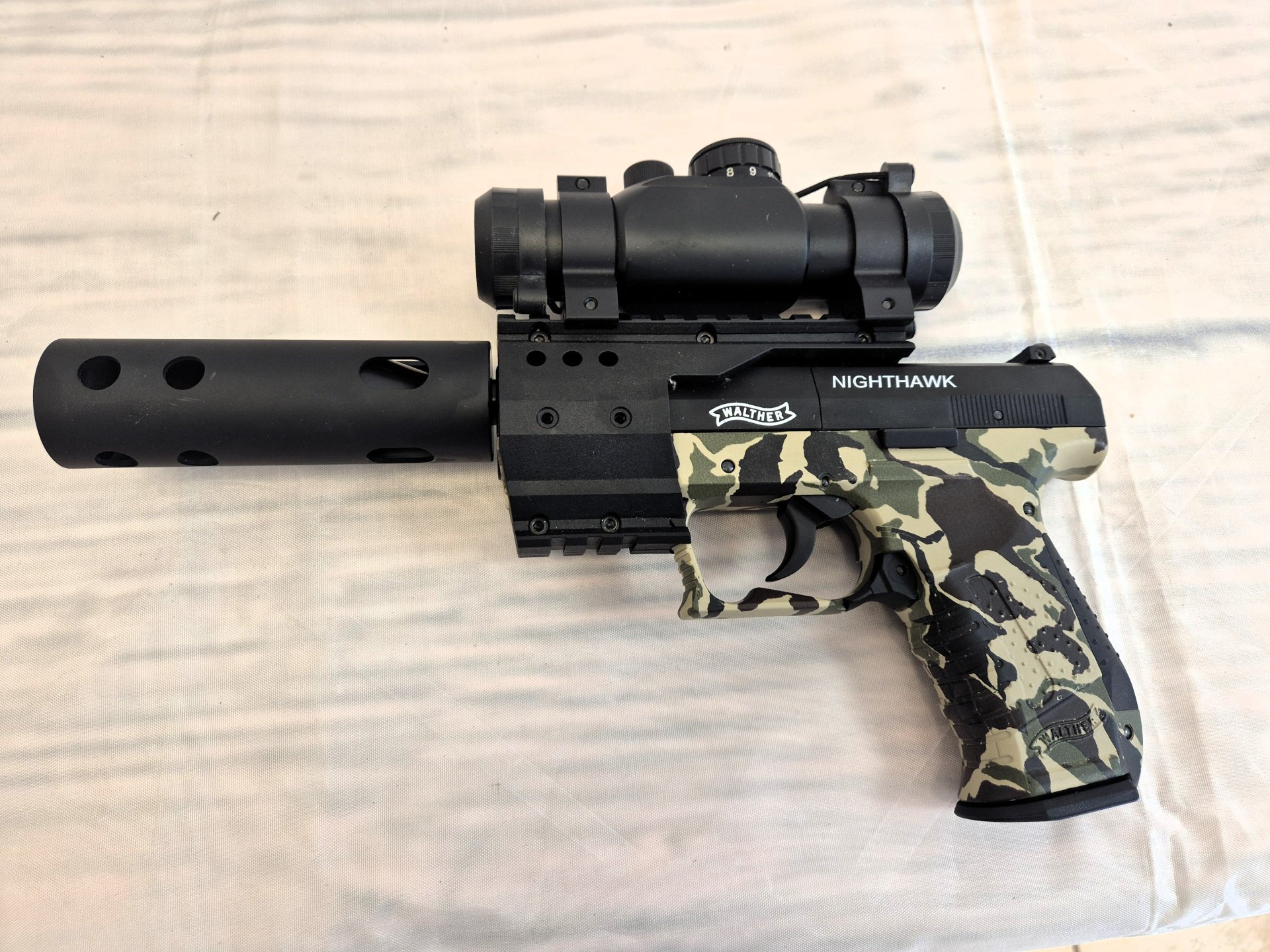 Walther Nighthawk mit Top Point Visier, Kompensator, camouflage – Bild 2