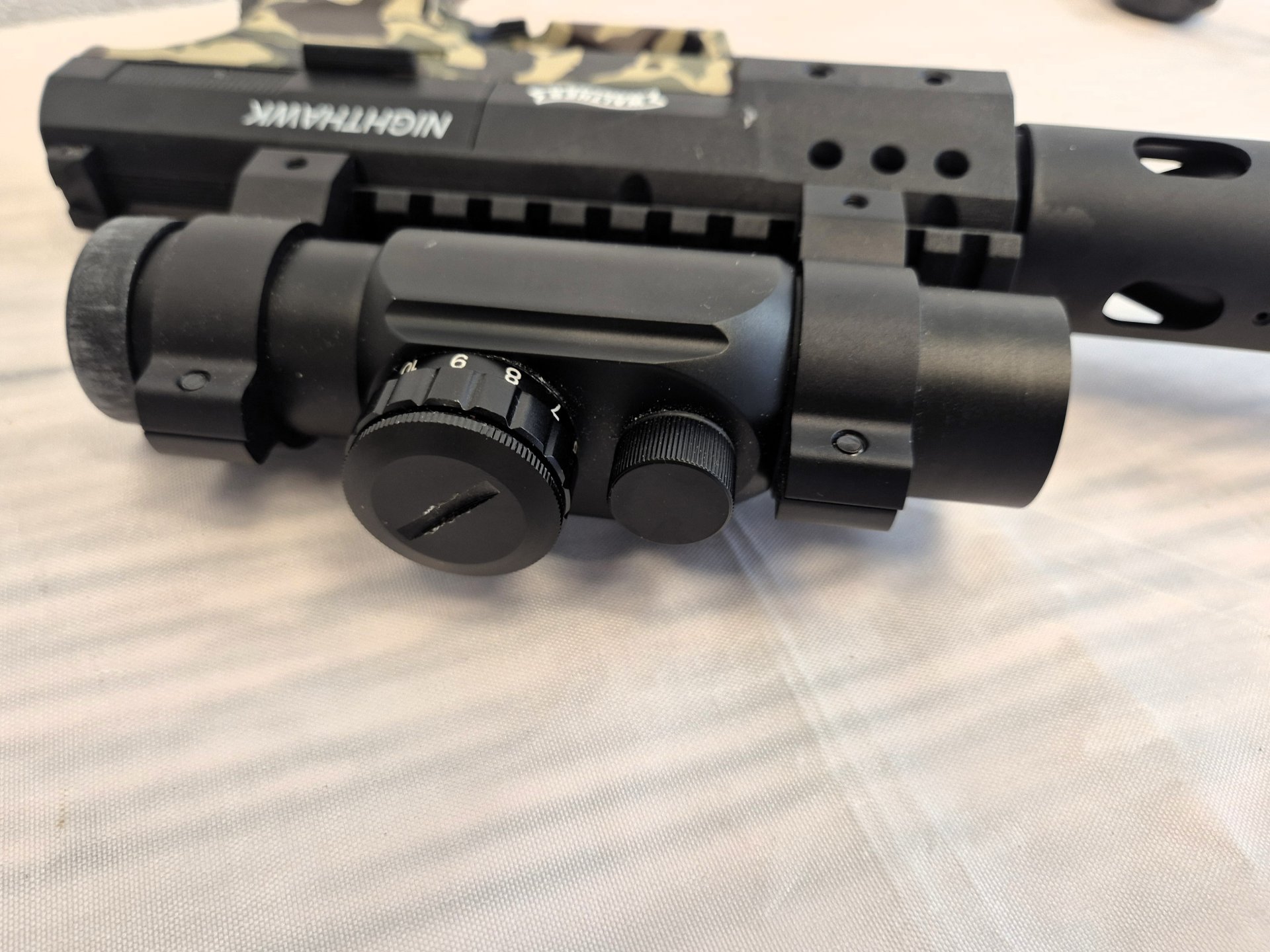 Walther Nighthawk mit Top Point Visier, Kompensator, camouflage – Bild 4