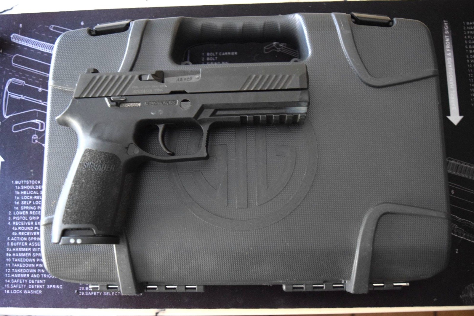 SIG Sauer P320 45 Auto – Bild 2