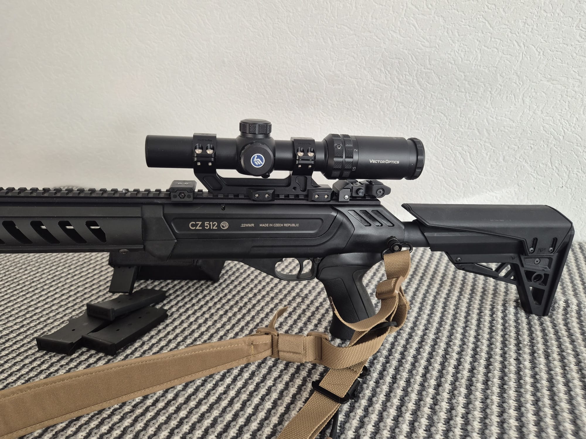 CZ 512 Tactical mit zfr Vector Optics Grizzly 1-4x24 , Bipod ,Hülsenfangsack – Bild 3