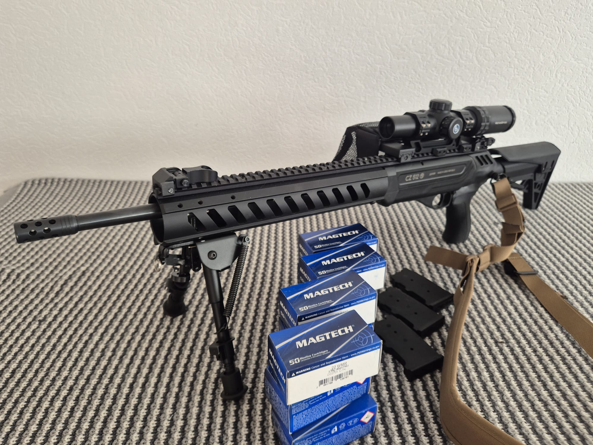 CZ 512 Tactical mit zfr Vector Optics Grizzly 1-4x24 , Bipod ,Hülsenfangsack – Bild 1