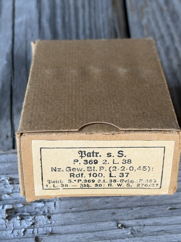 Schachtel mit passenden Patronen 7,92X57 s.S. Wehrmacht – Bild 1