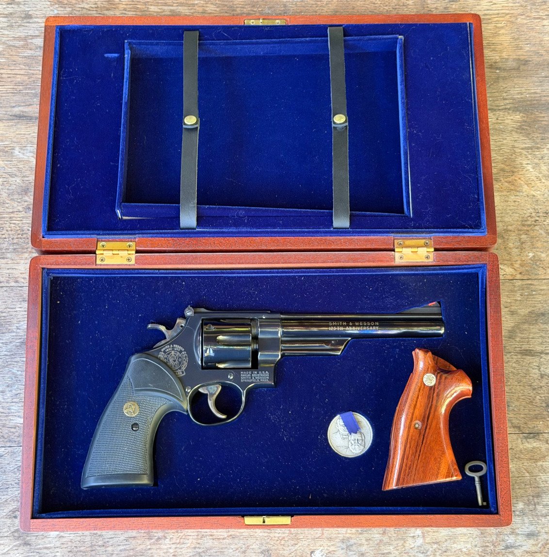 Smith & Wesson 125th Anniversary Commemorative 1852–1977 – Cal. .45 Colt – Bild 3