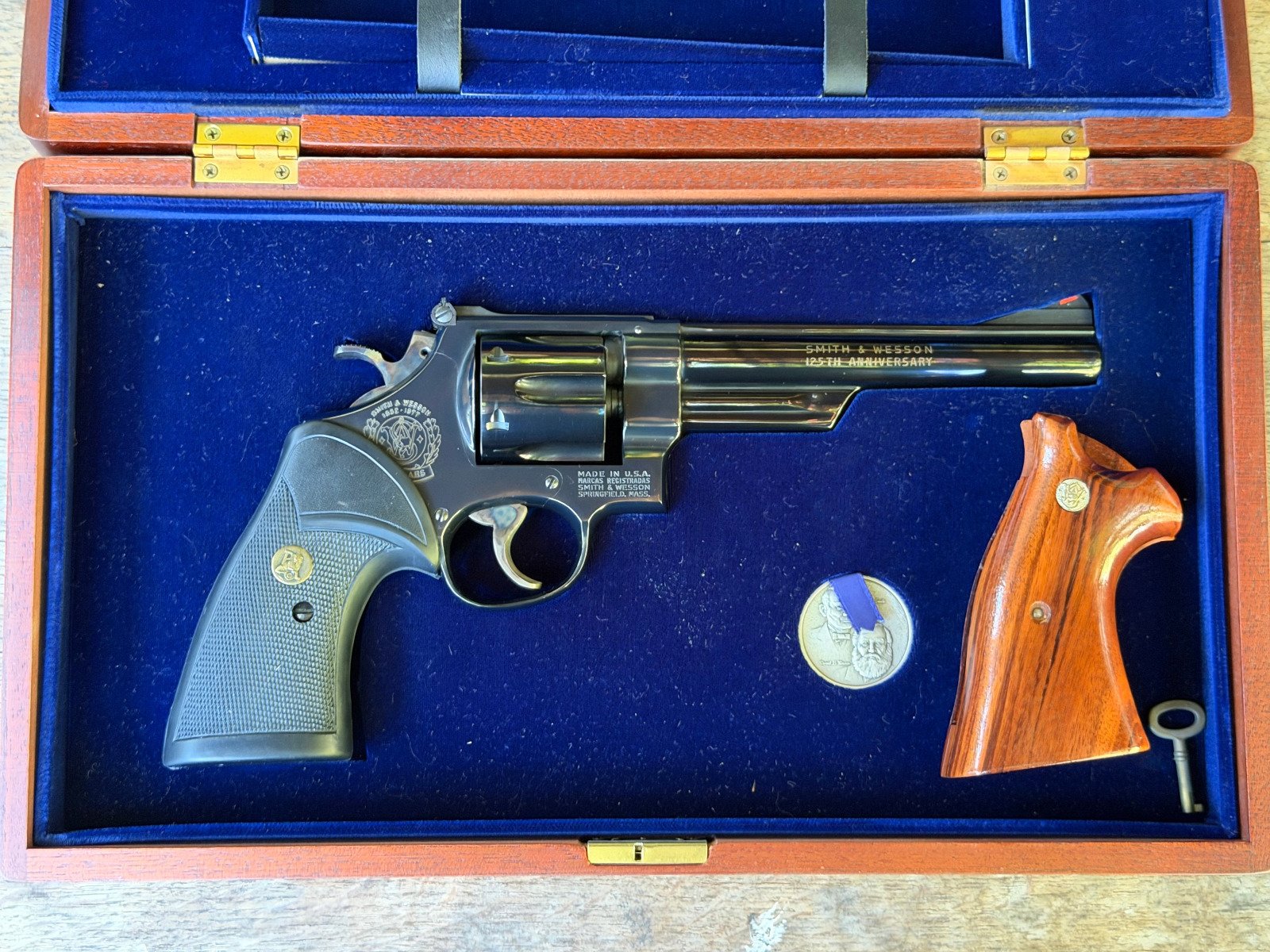 Smith & Wesson 125th Anniversary Commemorative 1852–1977 – Cal. .45 Colt – Bild 2