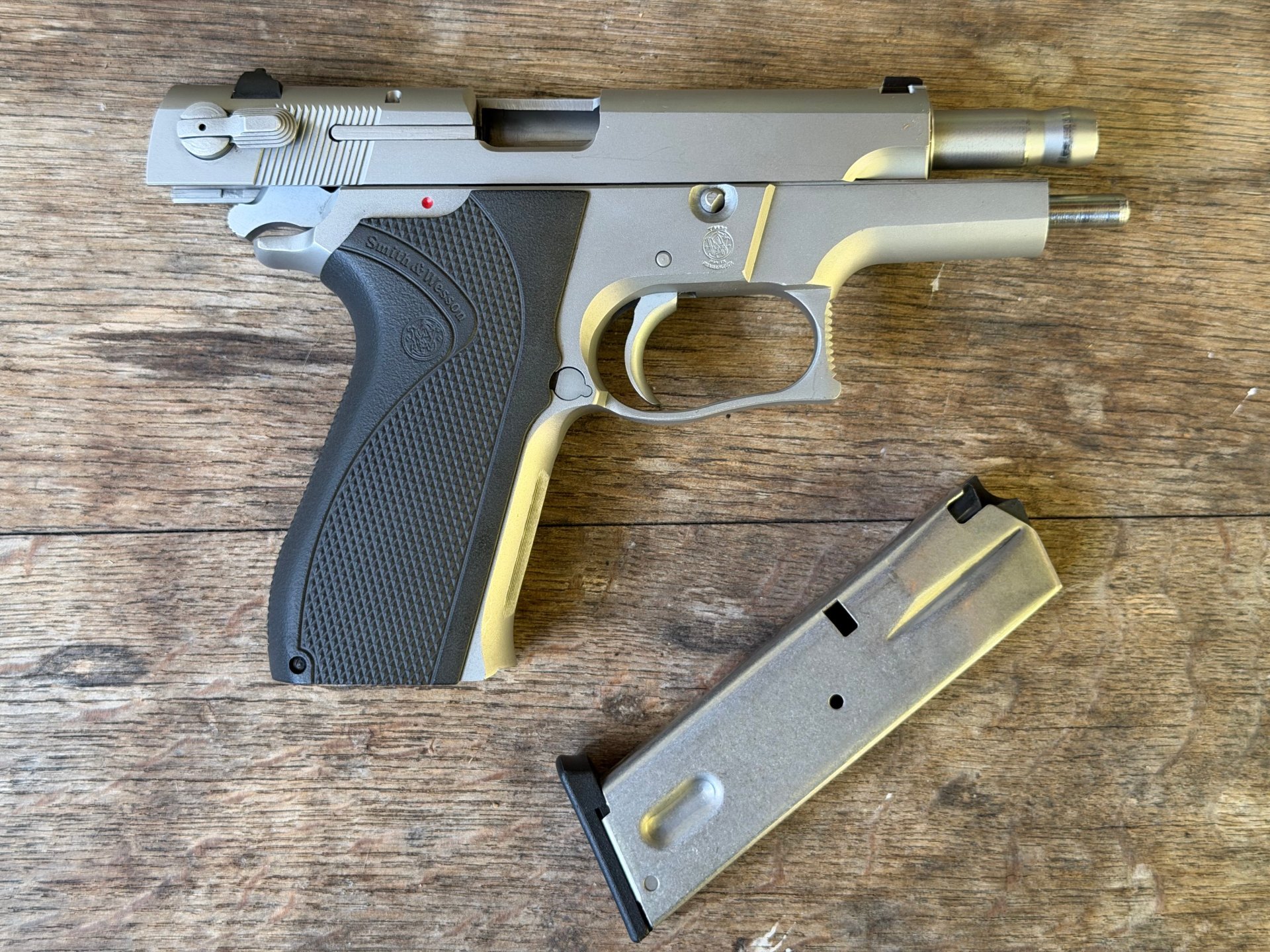Smith & Wesson Model 5906 stainless steel 9mm Pistole – Bild 1