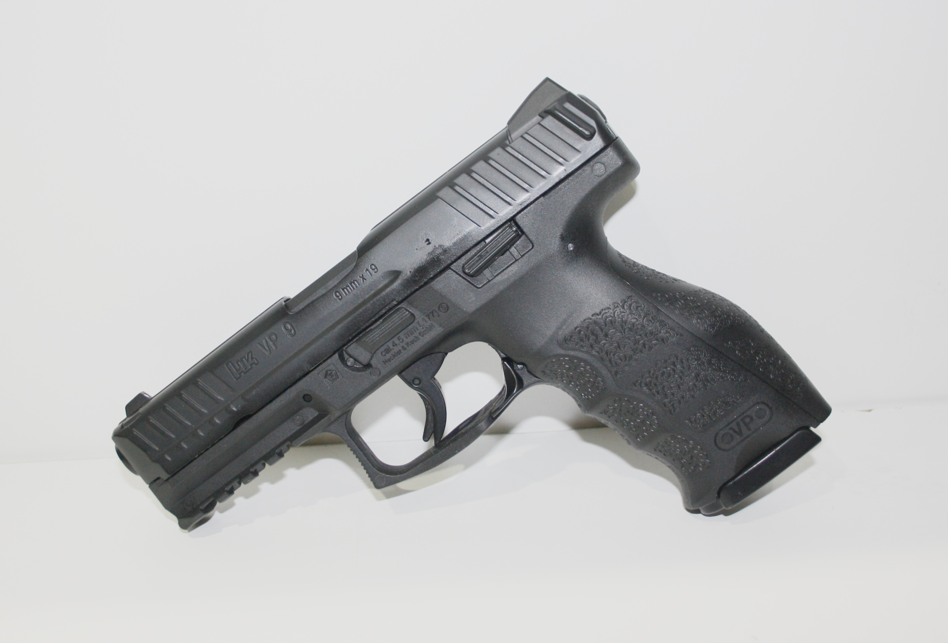 Heckler & Koch VP9 Schwarz - 4,5 mm Stahl BB Blowback Co2-Pistole (P18), Sammlung – Bild 2
