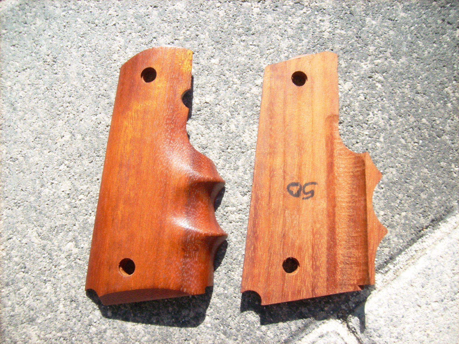 Hogue Griffschalen für Colt 1911 und Clone, Exotisches Hartholz, Peter Stahl, Norinco, Schmeißer – Bild 1