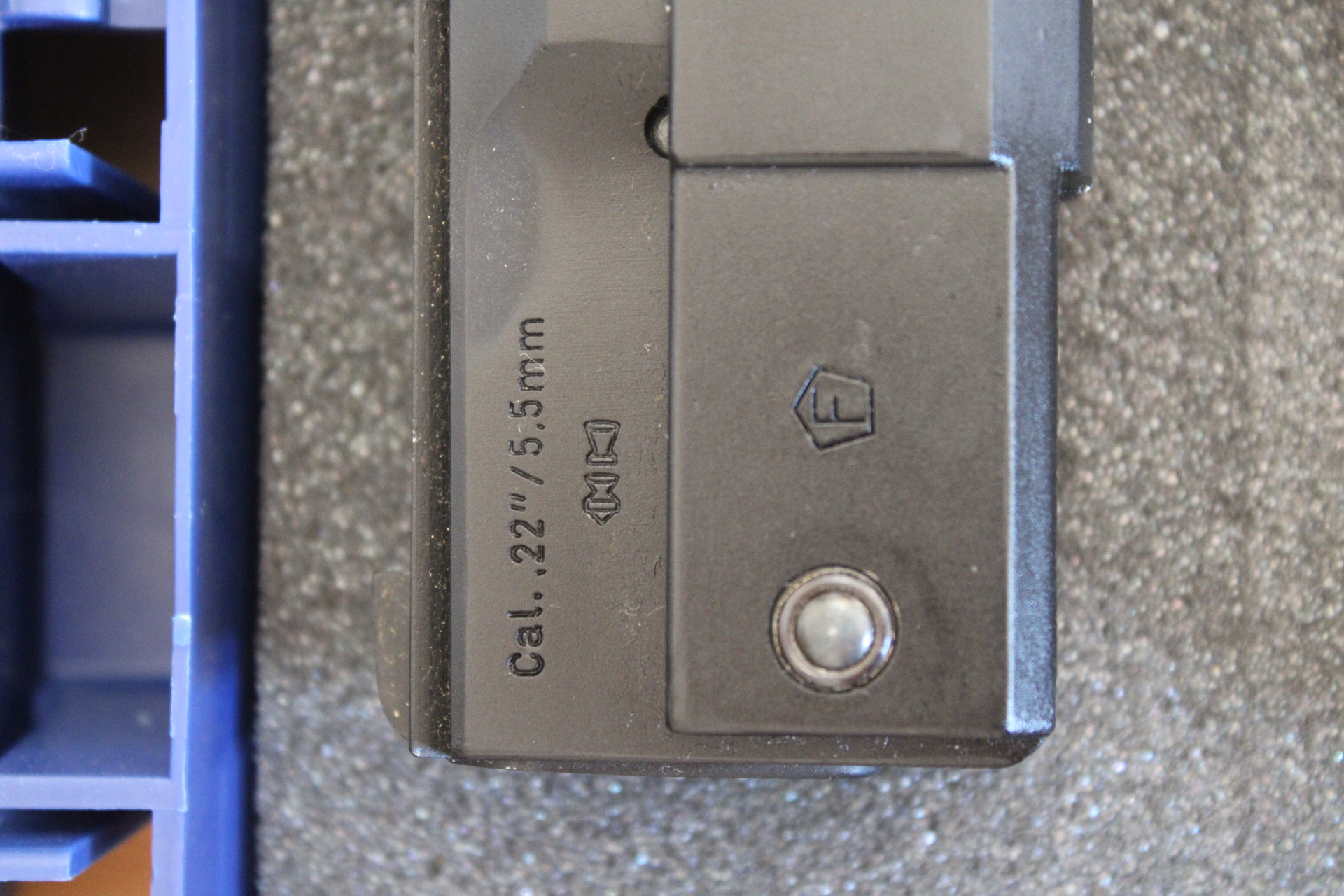 WEIHRAUCH HW45 Kal.22 mit Arabesken 1911 Metall-Griffschalen, Diabolo, Smith & Wesson Koffer (HW 45) – Bild 2
