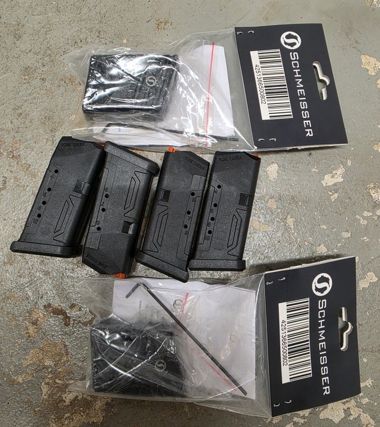 4 Stück Schmeisser 9mm AR15 Magazine plus 2 Mag Extensions ! Neu ! – Bild 1