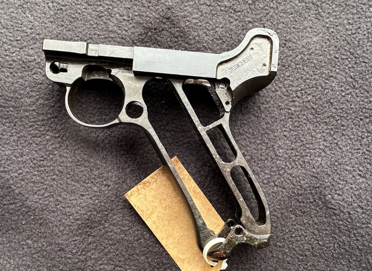 Pistole 08 - Griffstück - unbearbeitet - ohne Nummer - WK II WW II – Bild 1