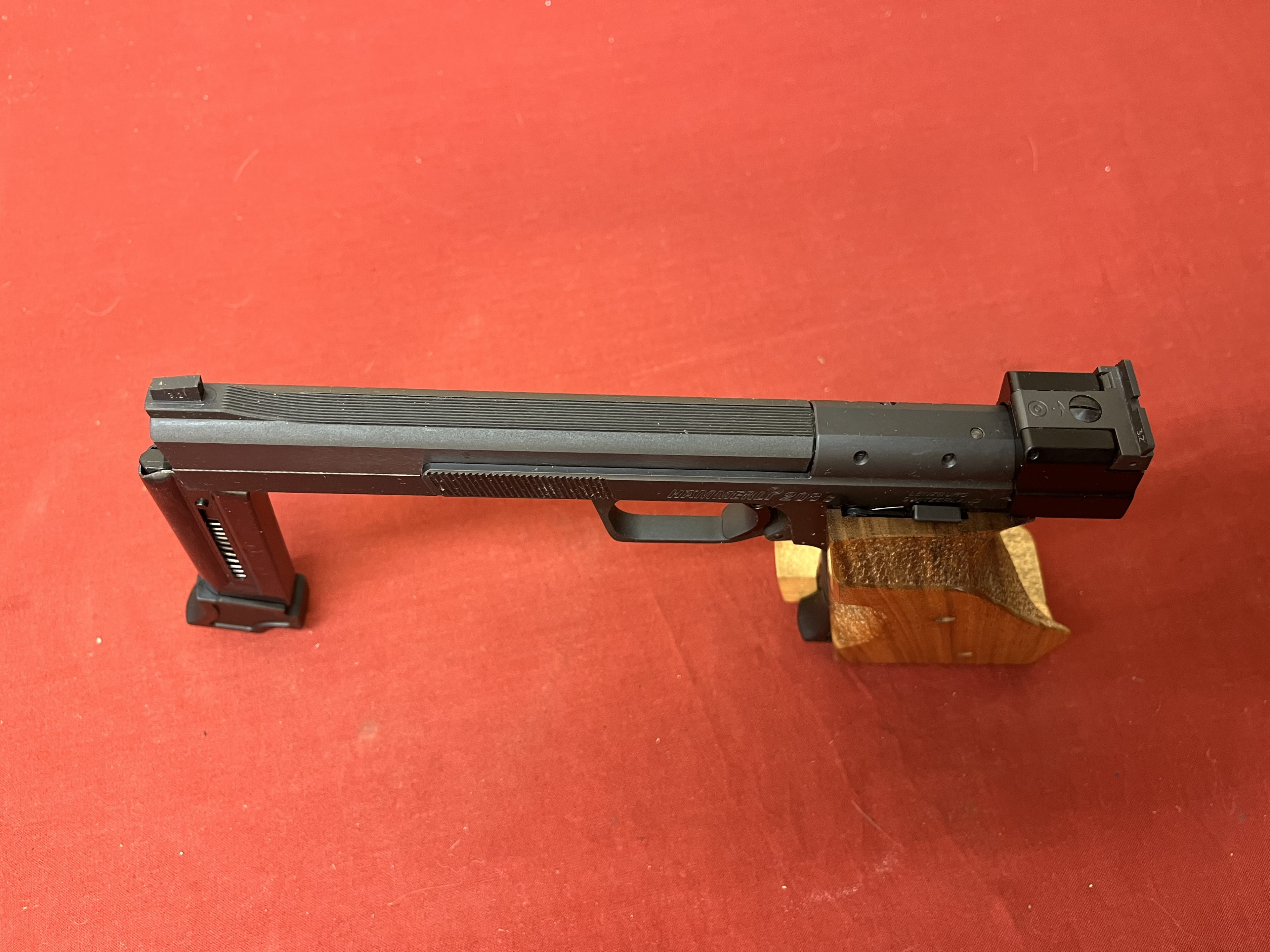 Hämmerli 208 S – Sportpistole – Kal. .22 l.r. – 2 Magazine – Originalkarton – Bild 4