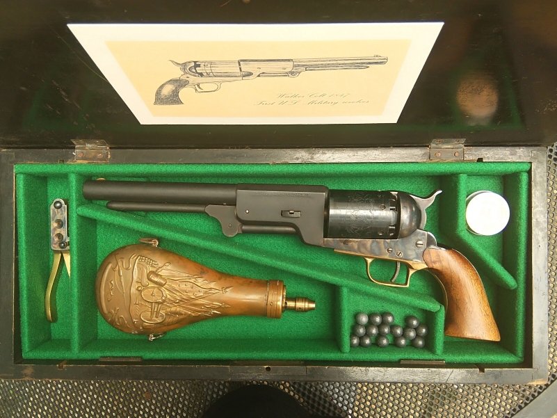 Antiker Holzkasten für Colt Walker mit Zubehör – Bild 2