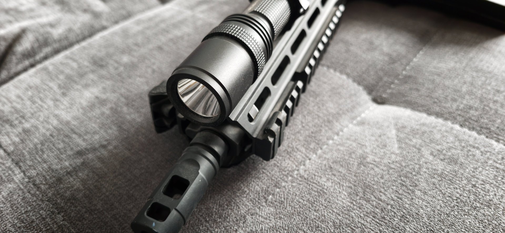 Airsoft S-AEG / ICS – mit Walther LED-Lampe – 1 Magazin – Bild 3