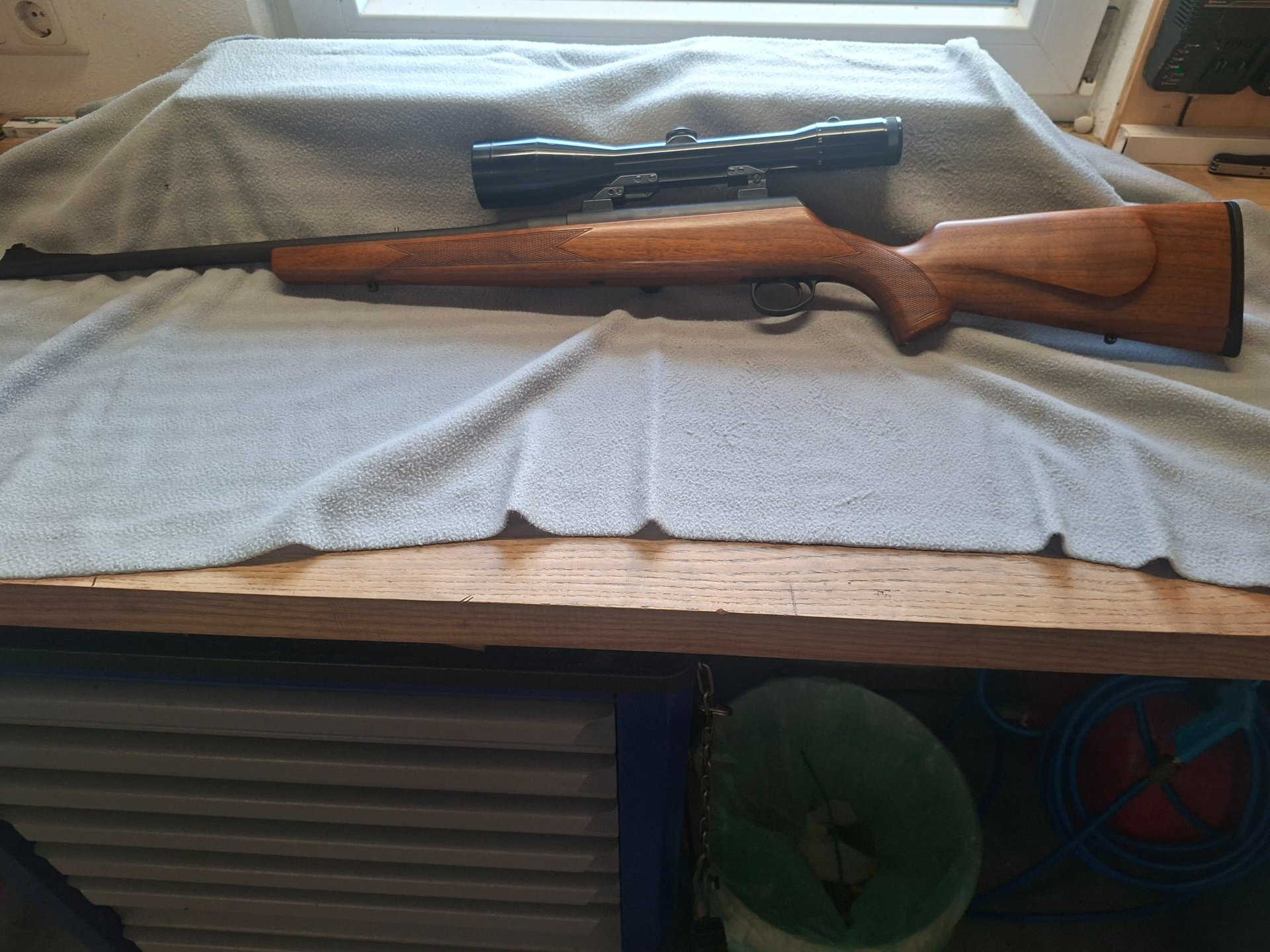 Geradezugbüchse Mauser M96 Kal. .30-06 Spr. mit Zeiss Diavari-Z 2,5-10x52 T* auf EAW-Schwenkmontage – Bild 1