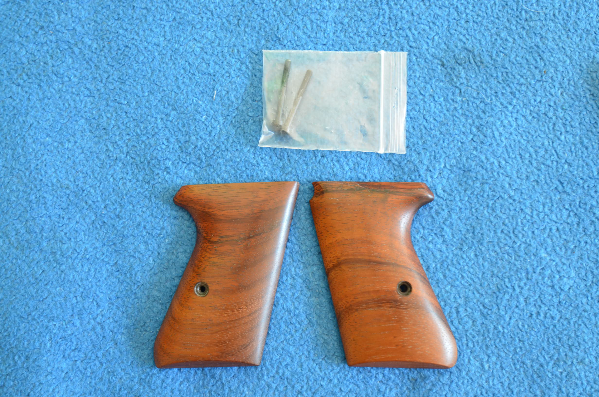 HOLZGRIFFSCHALEN FÜR WALTHER PP -4- – Bild 1