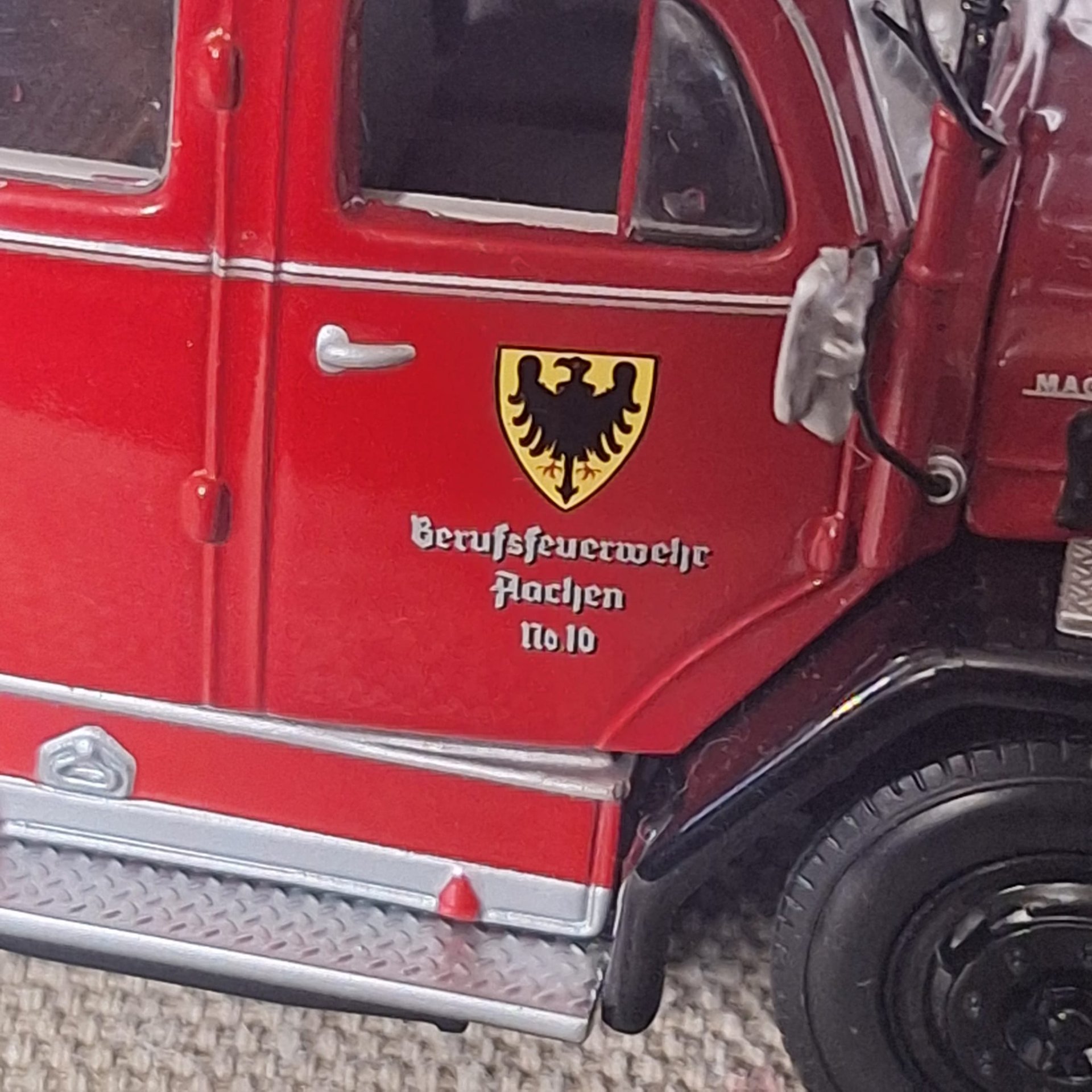Feuerwehr mit Drehleiter... Magirus Deutz 150 D10 Mod.1959, 1:43 – Bild 4