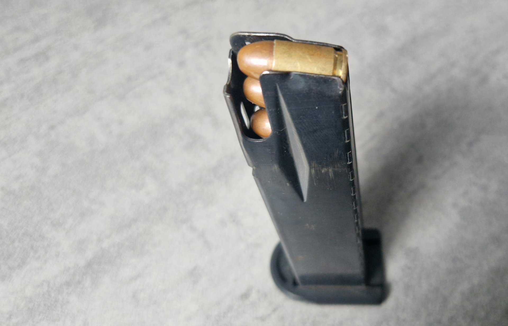 Walther P99 Unikat (9mm P.A.K.) – Komplettset mit 2 Holstern, Deko-Extra & Zubehör – Bild 2