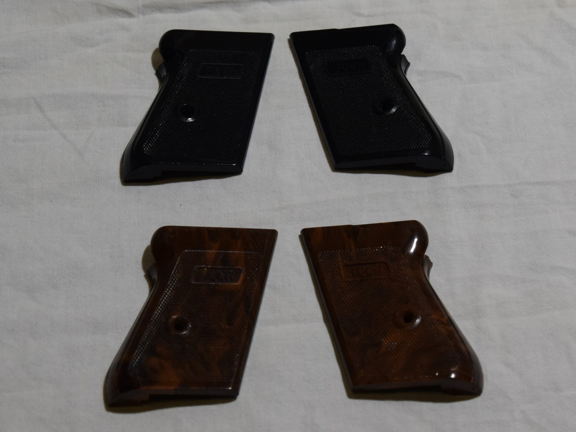 Griffschalen Reck Mod, PK 800 Schwarz und Braun – Bild 1