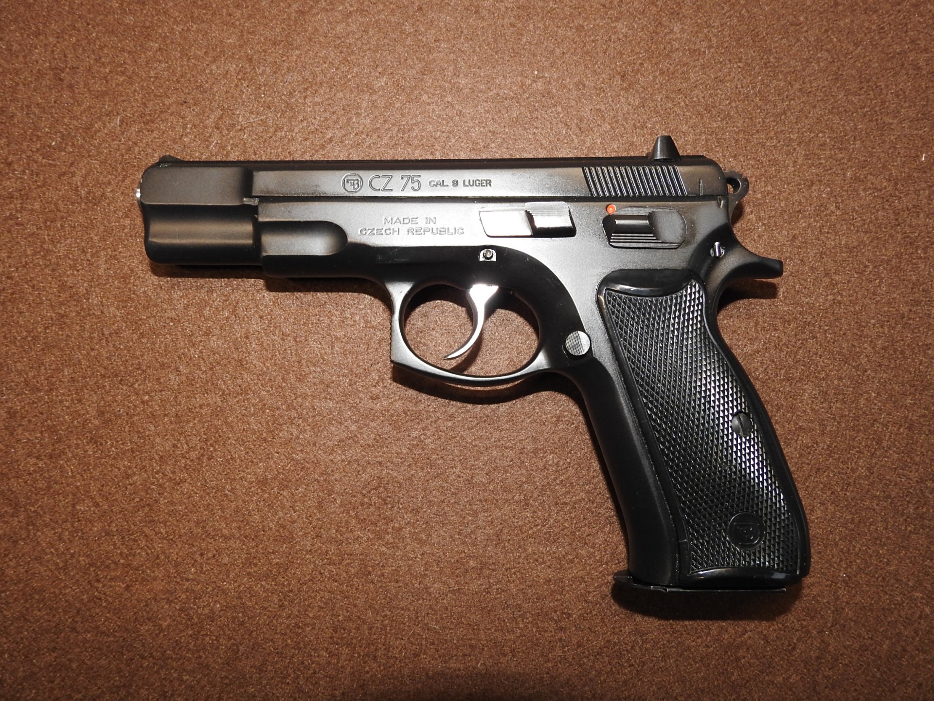 Halbautomatische Pistole CZ , Mod 75, Kal. 9mm Luger – Bild 1