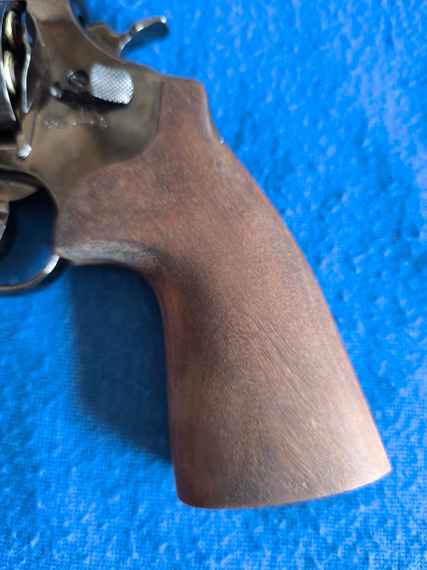Smith & Wesson M29 6,5 Zoll Softair-Co2-Revolver Hochglanzbrüniert Kaliber 6 mm BB mit Echtholz – Bild 2