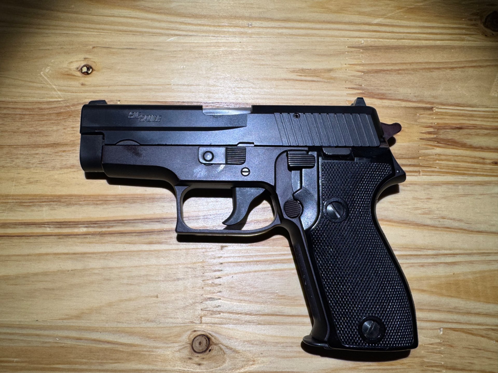 Sig Sauer Mod. 225 (P6) 9mm – Bild 2
