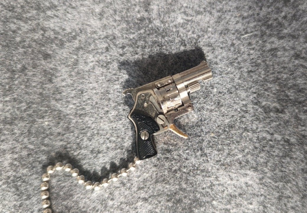 Xythos 2mm Pinfire Miniatur-Revolver in Holz-Schatulle – Bild 2