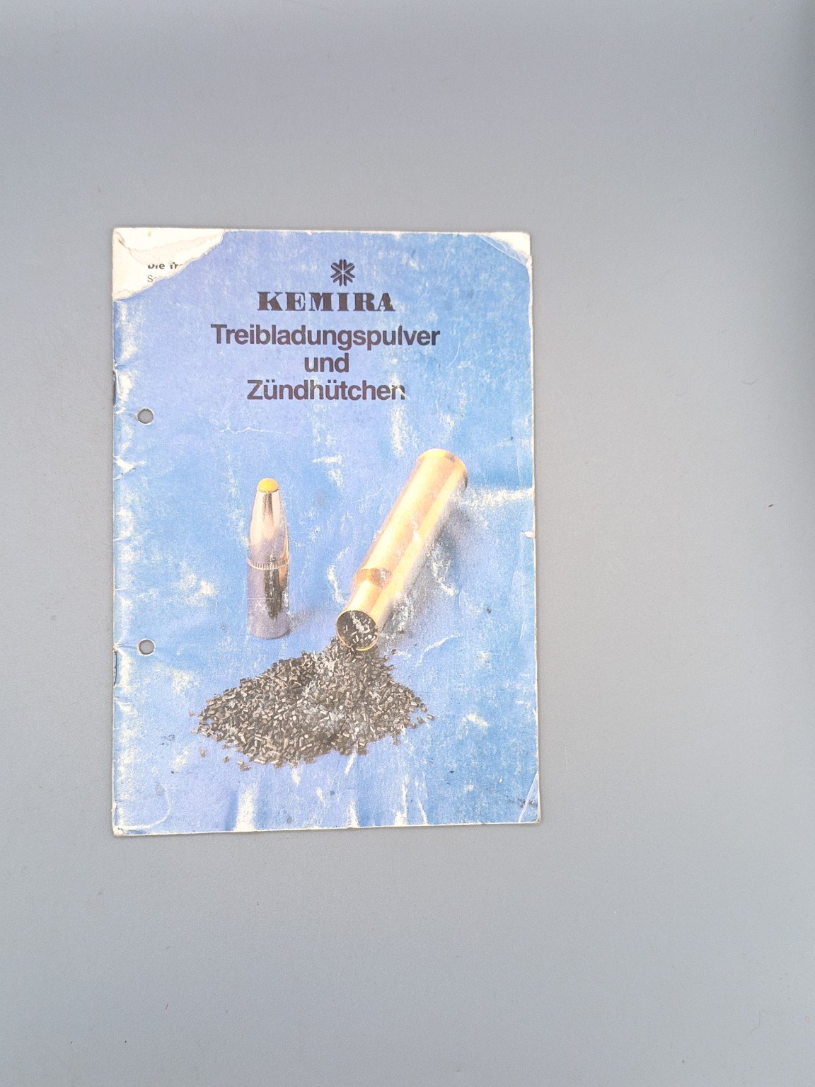 KEMIRA Treibladungspulver und Zündhütchen – Bild 1