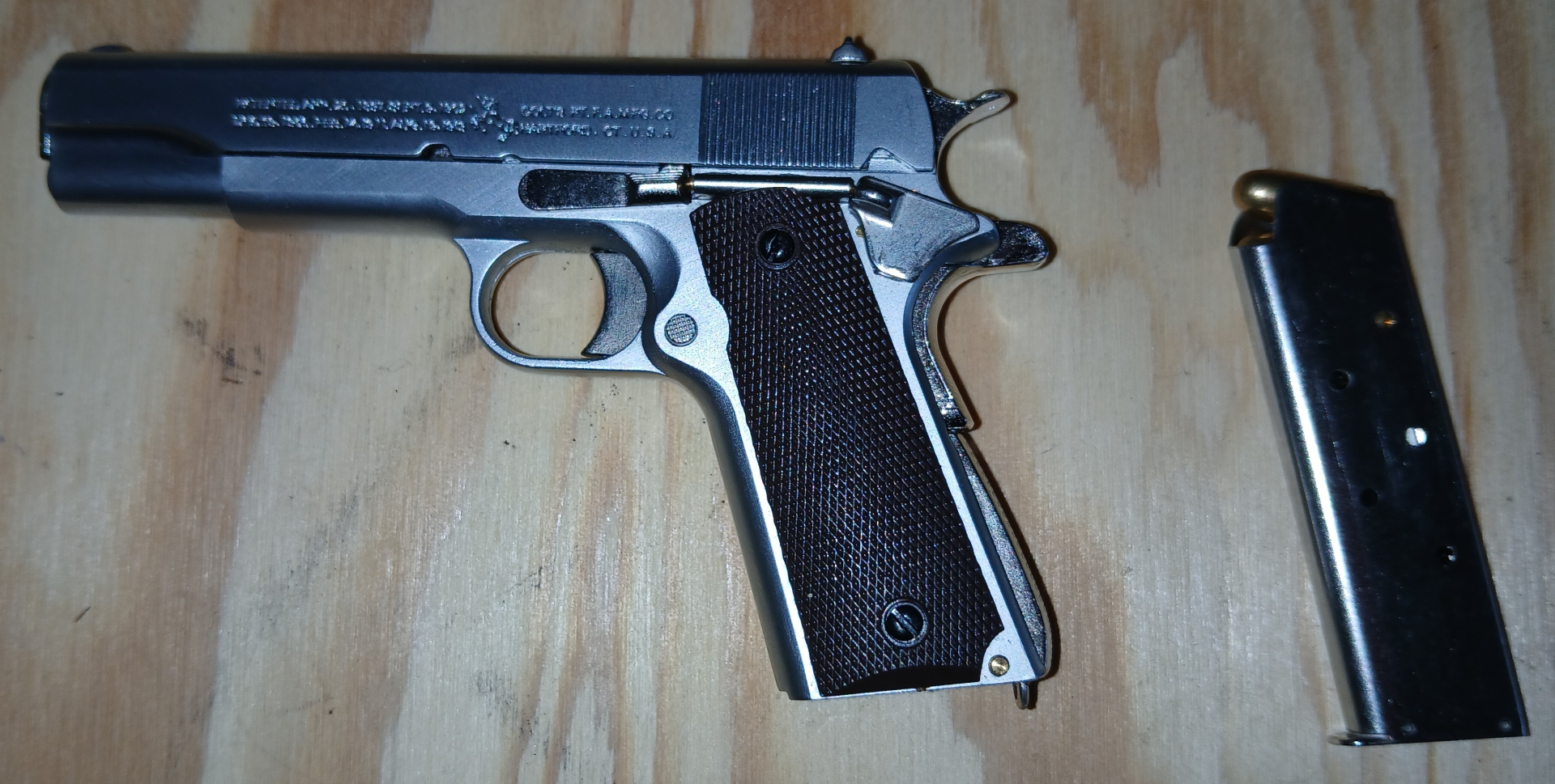 Colt Goverment .45 Stainless Maßstab 1:2 Modellpistole Miniatur – Bild 2