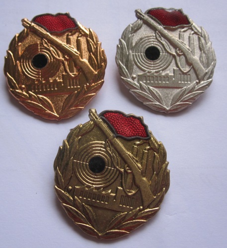 !!! Sonderpreis Schießauszeichnung der Kampfgruppen der DDR - kompletter Satz – Bild 1