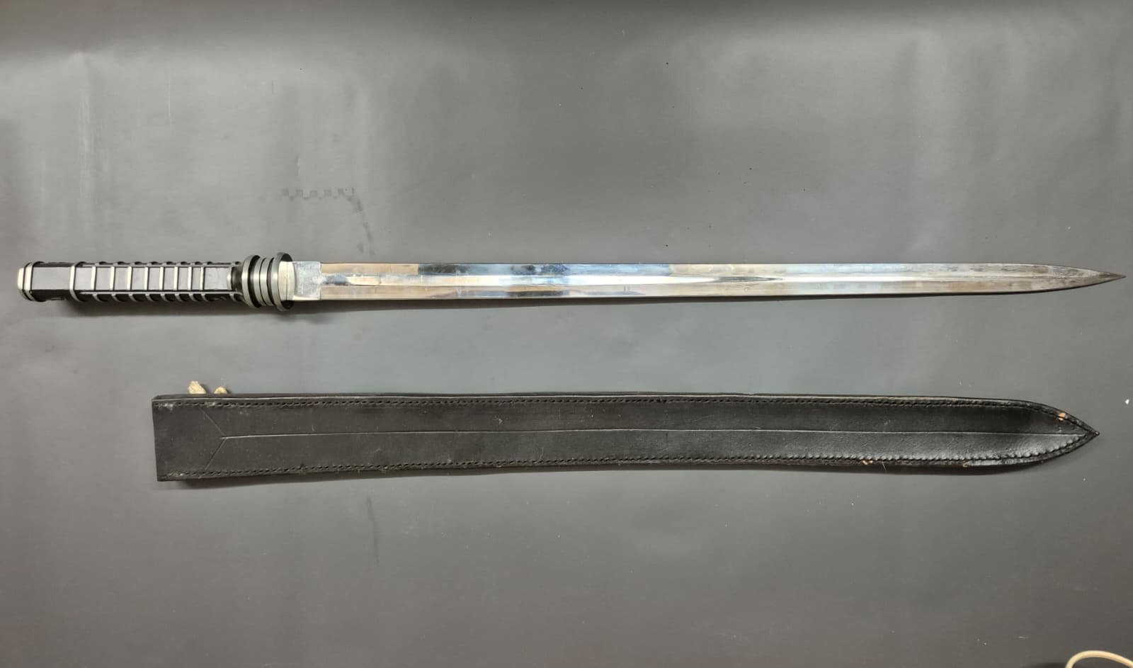Schwert FactoryX – Bild 1