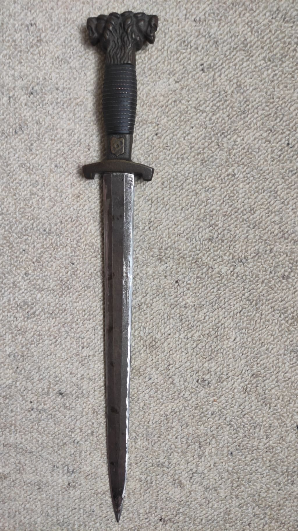 Dolch, Kurzwaffe, Blankwaffe – Bild 1