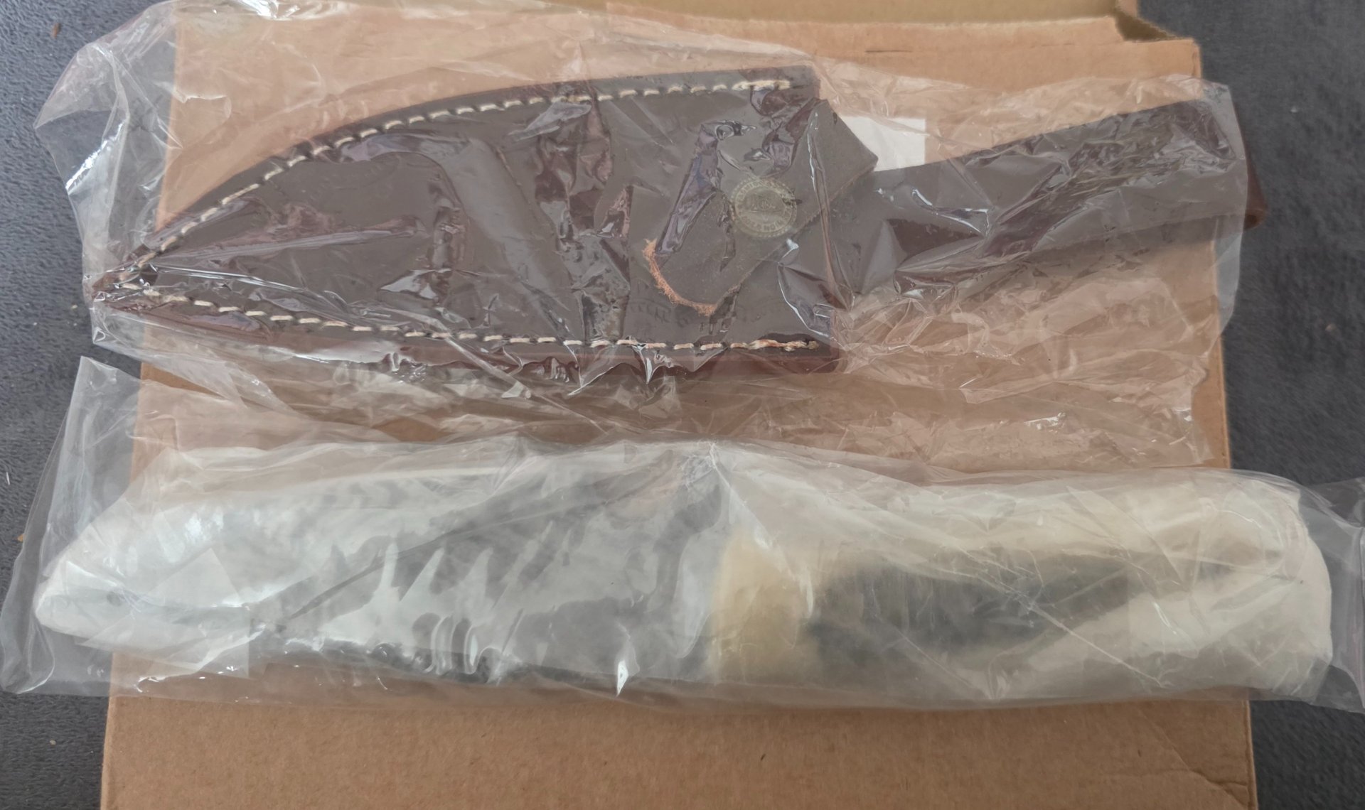 Konvolut 39 handgefertigte Damastmesser mit Lederscheide - neuwertig – Bild 3